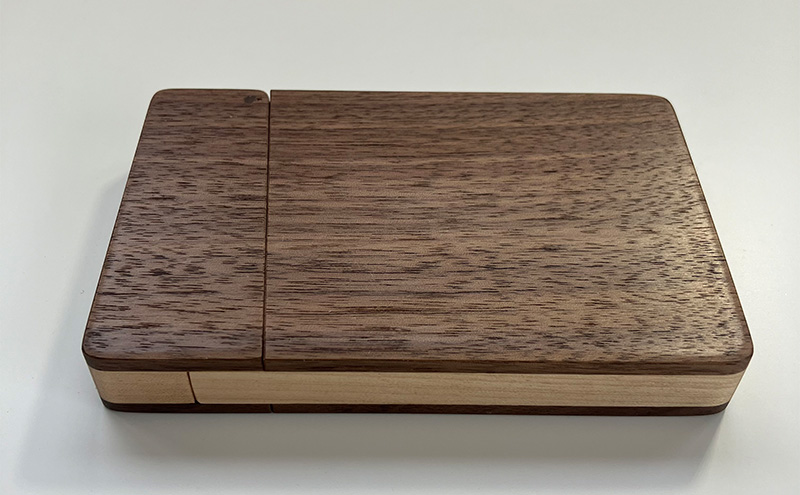 木製　名刺入れ（W・M） 木製 ウォールナット材 北海道産 メジロカバ材 プレゼント 贈り物