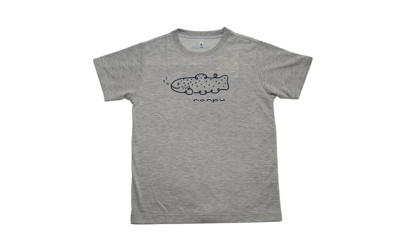 【子供用】 nanpu イトウ Tシャツ  140cm グレー 北海道 南富良野町 限定デザイン オリジナル キッズサイズ 子供用