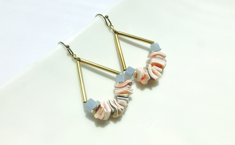 pastel shell ピアス 貝 アクセサリー 1個 【シンプル 可愛い ピングベージュ ゴールド シルバー ブルー シェル ハンドメイド 手作り  職人 上品 華やか ドレス 大人の雰囲気 ギフト プレゼント ラッピング 結婚式 海 パステルカラー】