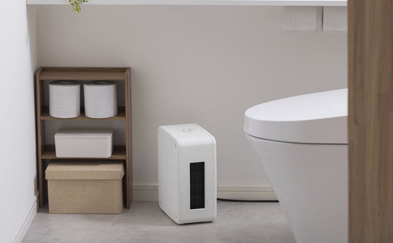 セラミックファンヒーター ACH-KD12A-W ホワイト セラミックヒーター 小型 アイリスオーヤマ コンパクト スリム 軽量 持ち運び すき間に置ける 脱衣所 廊下 ベッド ソファ キッチン 転倒時 自動電源オフ 足元 電気ヒーター