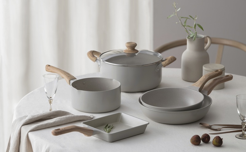 ナチュかる両手なべ24cm IH・ガス火対応 NTL-P24 グレイッシュモカ 24cm IH ガス火対応 鍋 両手 ih 軽い 軽量 PFOA PFOS フリー おしゃれ かわいい くっつきにくい フッ素コーティング アイリスオーヤマ