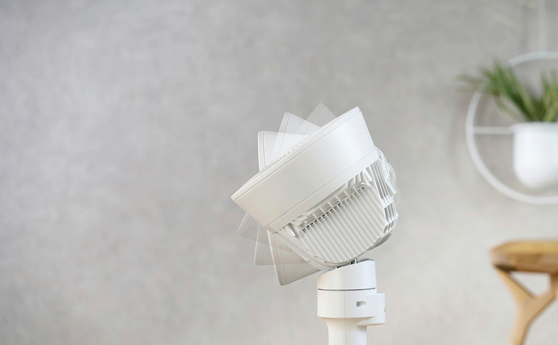 扇風機 サーキュレーター扇風機 STF-AC15EC-W  ホワイトアイリスオーヤマ リビング扇風機 左右首振り 換気 軽量 高さ調節 3段階 おしゃれ お手入れ簡単 分解可能 ダイヤル式 オールシーズン対応 衣類乾燥 部屋干し 3D送風