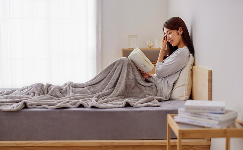 毛布 3WAYマルチ毛布 M-3M グレー アイリスオーヤマ 着る毛布 毛布 ブランケット 掛け布団 3WAY マルチ毛布 ポンチョ クッション 吸湿発熱 暖かい あたたかい あったか 洗濯OK コンパクト収納