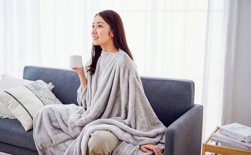 毛布 3WAYマルチ毛布 M-3M グレー アイリスオーヤマ 着る毛布 毛布 ブランケット 掛け布団 3WAY マルチ毛布 ポンチョ クッション 吸湿発熱 暖かい あたたかい あったか 洗濯OK コンパクト収納