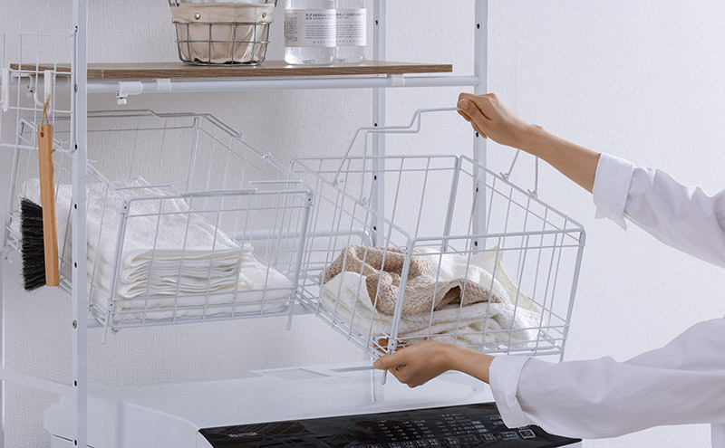 ランドリーラック バスケット付き伸縮スタイルランドリーラック アイリスオーヤマ ホワイト BSSL-860R   バスケット付 伸縮ラック 洗濯機上収納 洗濯ラック 洗面所 収納 ラック ランドリー収納 可動棚 スリム 縦型