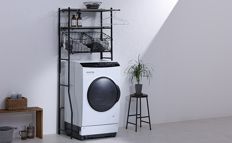 ランドリーラック バスケット付き伸縮スタイルランドリーラック アイリスオーヤマ ブラック BSSL-860R   バスケット付 伸縮ラック 洗濯機上収納 洗濯ラック 洗面所 収納 ラック ランドリー収納 可動棚 スリム 縦型