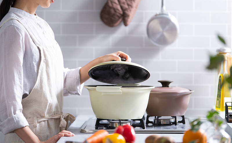 鍋 24cm 無加水鍋 MKS-24 ディープアイボリー 両手鍋 ih 無水 無水調理 鍋パーティー 一人暮らし 食卓 カラフル 調理器具 料理 アイリスオーヤマ ガスコンロ オーブン対応