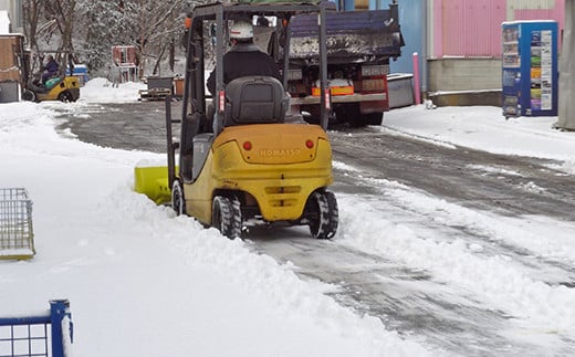 除雪に大活躍！フォークリフトアタッチメント パワーブレード  雑貨 F23R-456