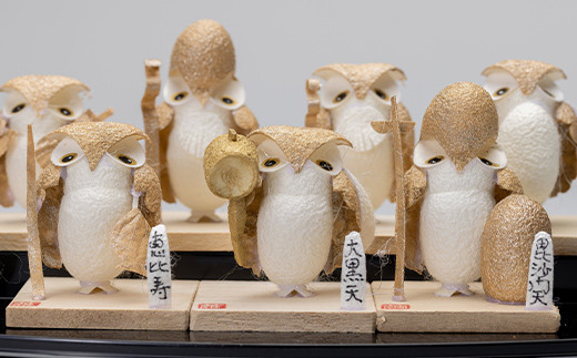 まゆでできた金色に染めたフクロウ七福神（7体入り）  人形 工芸品 インテリア F23R-810