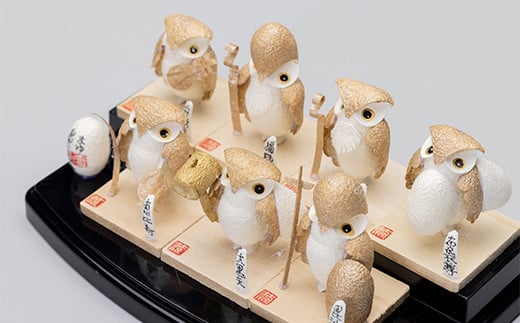 まゆでできた金色に染めたフクロウ七福神（7体入り）  人形 工芸品 インテリア F23R-810