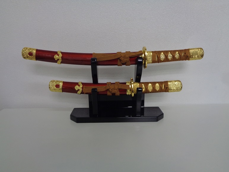 創業80余年 森泉人形の太刀二本飾り 金[52210987]