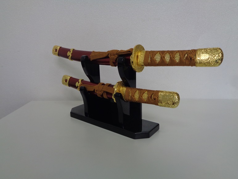 創業80余年 森泉人形の太刀二本飾り 金[52210987]