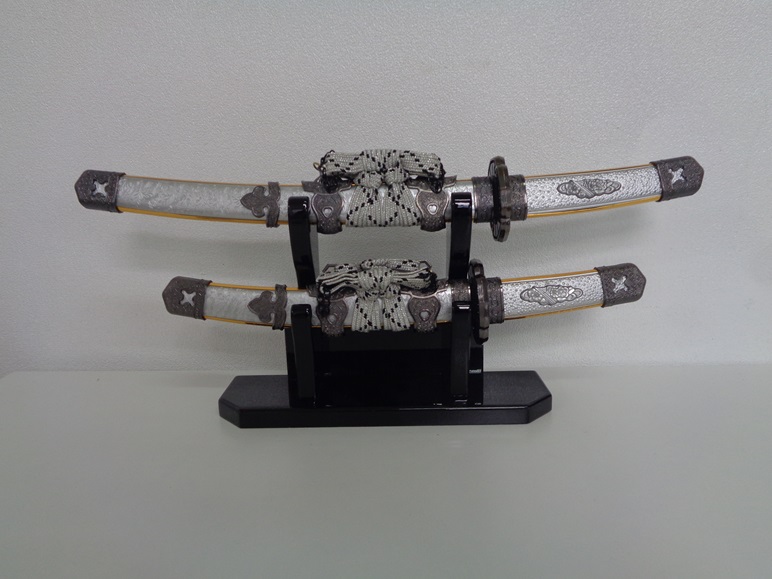 創業80余年 森泉人形の太刀二本飾り 銀[52210988]