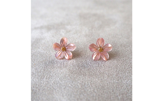 シェルのピアス 桜［ピンク］チタン製ピアス ハンドメイド