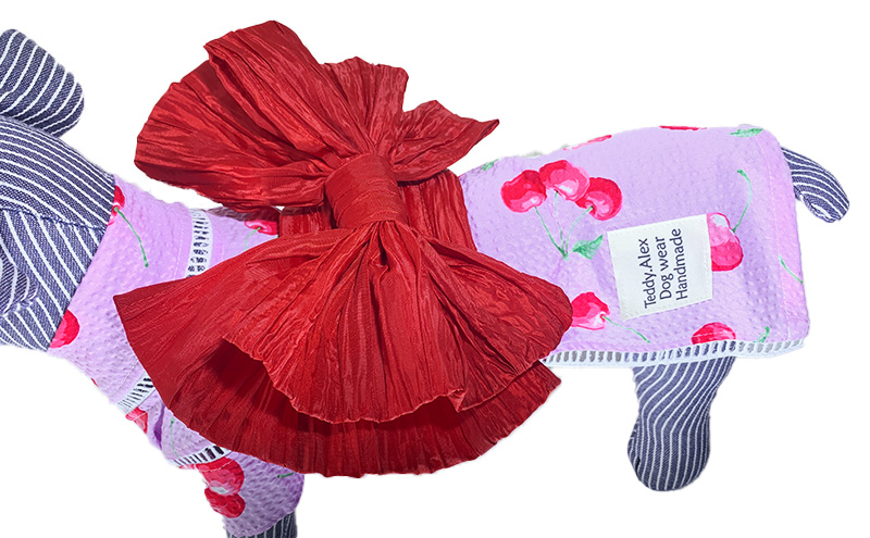 ペット用品 犬用浴衣セット　小型犬（小さめ）女の子用　チェリー柄 犬の服 浴衣 甚平 綿素材 夏用 ペット ドッグウェア 可愛い おしゃれ お散歩 お出かけ インスタ映え【浴衣ML　帯M】