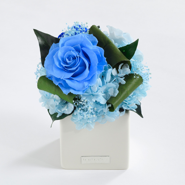 キューブS 花 お花 プリザーブドフラワー ギフト プレゼント お祝い 誕生日 お供え アレンジ インテリア 東京都 墨田区【イエロー×オレンジ】