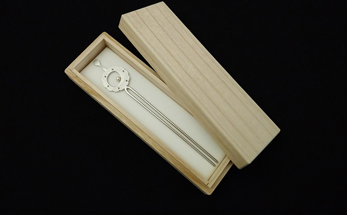 かんざし 平打ち簪 銀製 雪輪に月うさぎ かざり工芸三浦 髪飾り ヘアアクセサリー 和装 普段使い アクセサリー 民芸品 工芸品 伝統工芸品 おしゃれ かわいい 東京 東京都 墨田区