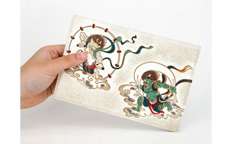 【文庫屋大関】パーソナルホルダー　風神雷神【皮革工芸品】 雑貨 日用品 ブックカバー パスポートケース 貴重品入れ マルチケース シンプル 和風 革小物