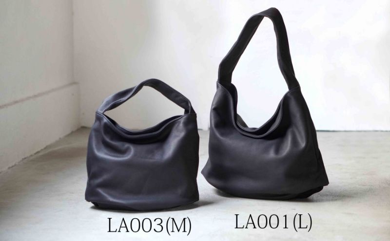 シルキータッチしっとりレザー 軽く柔らかい袋タイプ・ＬＵＡ(ＬＡ００１)＃墨黒 A4対応 バッグ 牛革 レザー 革製品 天然素材 軽量 日本製 ブラック カジュアル 墨田区 東京