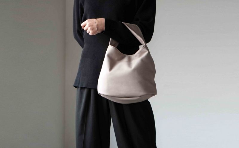 シルキータッチしっとりレザー 軽く柔らかい袋タイプ・ＬＵＡ(ＬＡ００３)＃ペールトープ バッグ ショルダーバッグ レザー 革製品 牛革 日本製 軽量 墨田区 東京