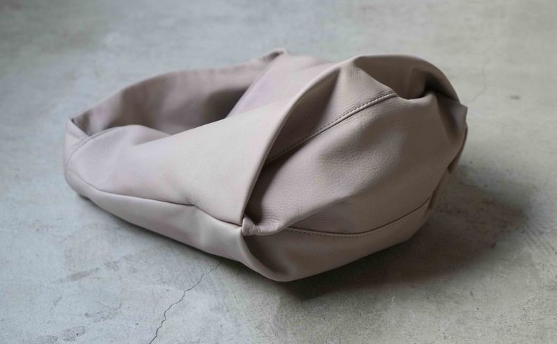 シルキータッチしっとりレザー 軽く柔らかい袋タイプ・ＬＵＡ(ＬＡ００３)＃ペールトープ バッグ ショルダーバッグ レザー 革製品 牛革 日本製 軽量 墨田区 東京