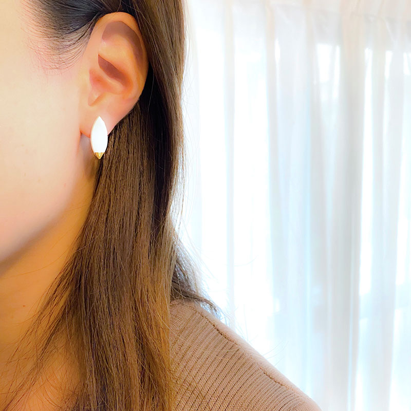 茅ヶ崎市 湘南 陶磁器 ピアス 上品 かわいい レディース ギフト プレゼント 誕生日 母の日 お祝い サマーギフト ゴールド 金 アート アクセサリー Artopus.SHONAN ピアス マーキス ホワイト