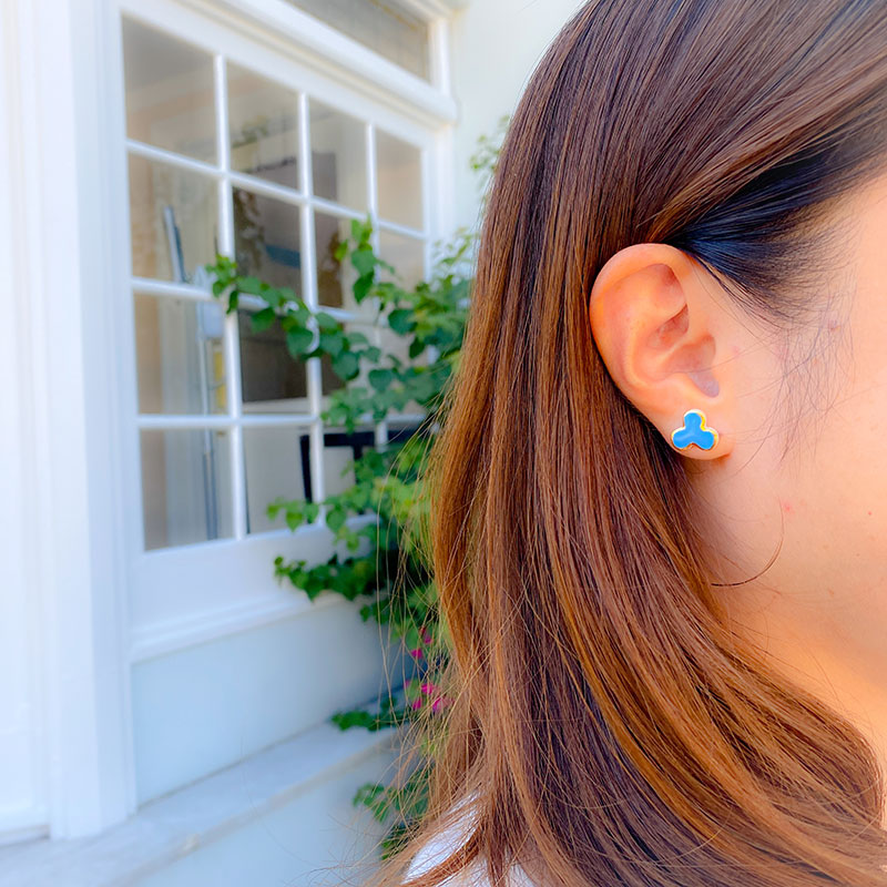 茅ヶ崎市 湘南 陶磁器 ピアス 上品 かわいい レディース ギフト プレゼント 誕生日 母の日 お祝い サマーギフト ゴールド 金 アート アクセサリー Artopus.SHONAN ピアス ファミリア レッド