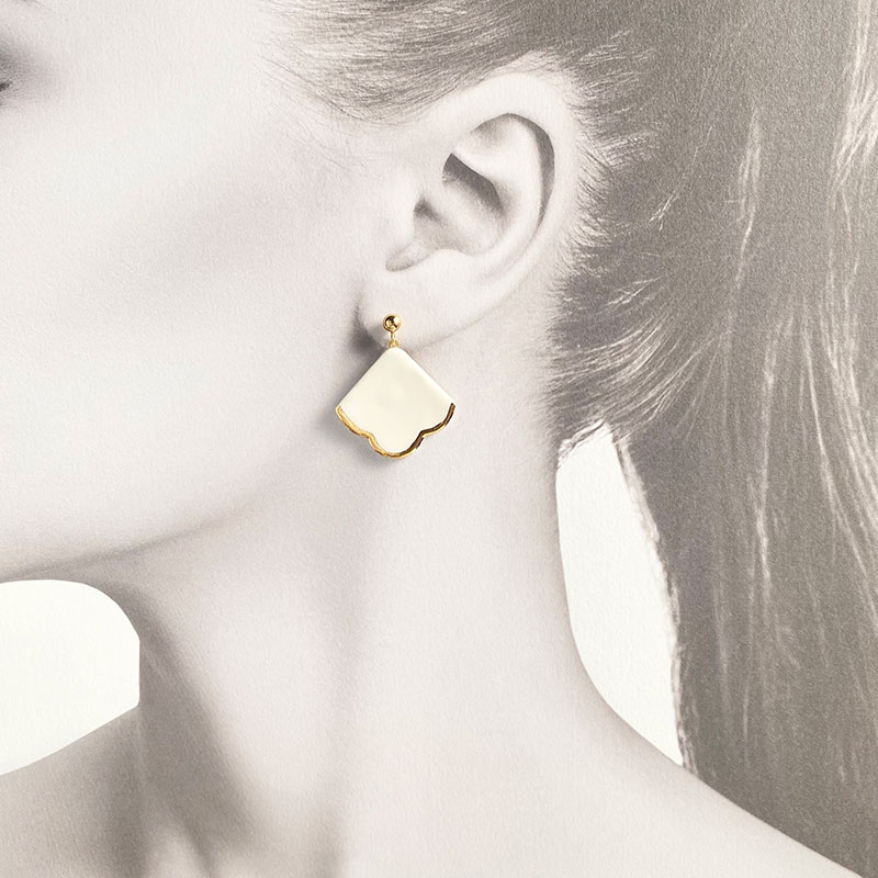 茅ヶ崎市 湘南 陶磁器 ピアス 上品 かわいい レディース ギフト プレゼント 誕生日 母の日 お祝い サマーギフト ゴールド 金 アート アクセサリー Artopus.SHONAN ピアス 松 ホワイト