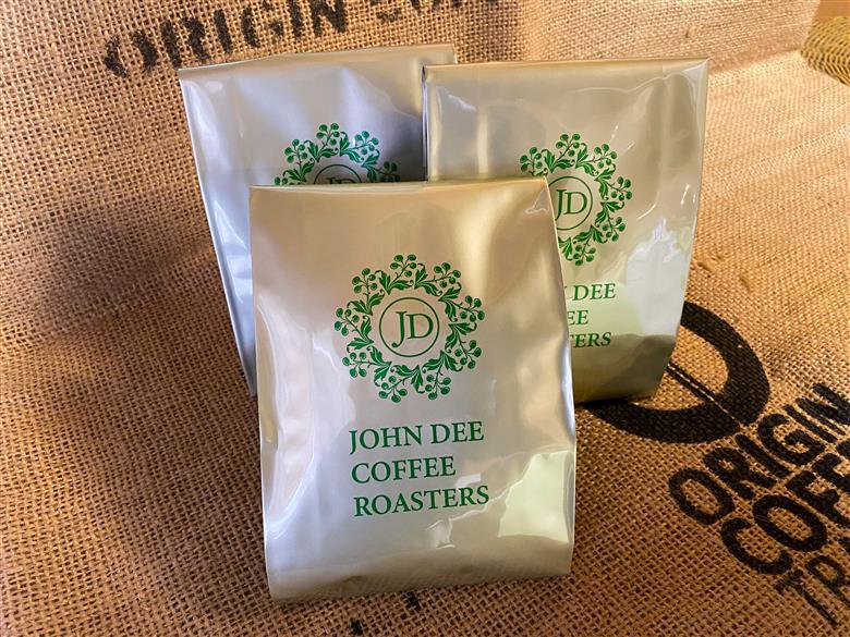 【出荷日焙煎確約】売上No1「ブラジル ショコラピーベリー」と店主が飲んで欲しい旬のコーヒー （すべて酸味の少ないタイプ）　3銘柄各200gで合計600g　焙煎後、豆のままでお届け！【豆・中挽き】コーヒー豆