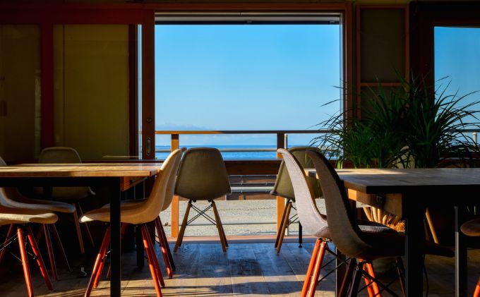 コワーキング1日利用5回券【海辺のコワーキング＆ライブラリー｜Cの辺り】 チケット コワーキングスペース 快適 仕事スペース 作業スペース Wi-Fi完備 電源完備 個室ブース ドロップイン形式 海が見える リモートワーク