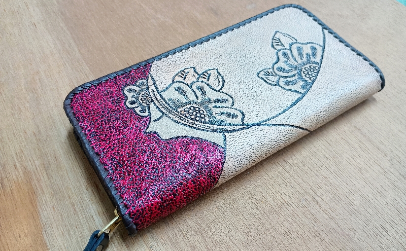 ☆世界にひとつだけ☆ L型小銭入れ付きファスナー財布☆女性と花☆ ディープレッド 山羊革 財布 お財布 長財布