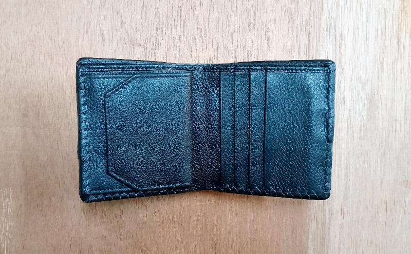 ☆世界にたった一つ☆　女性と蝶の二つ折り財布　☆イエロー☆ 財布 お財布 二つ折り