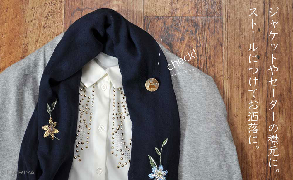 波兎蒔絵 黒蝶貝ブローチ 蒔絵 漆 黒蝶貝 兎 うさぎ うるしアート ハンドメイド ブローチ アクセサリー ギフト 伝統工芸 工芸品 国産 日本製 復興 震災 コロナ 能登半島地震復興支援 北陸新幹線 F6P-0279