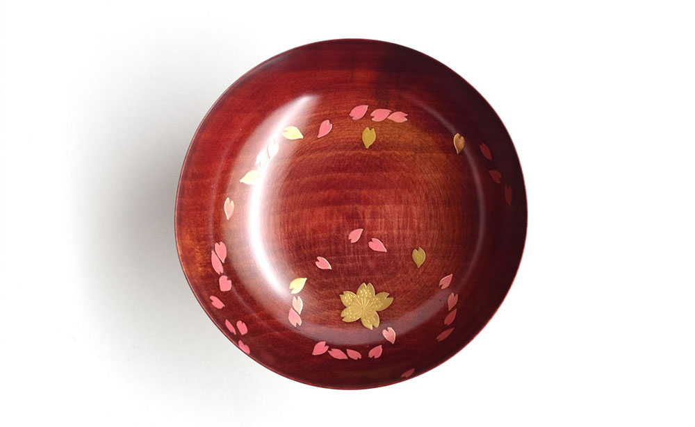 山中漆器 桜ひらり蒔絵 栃 盃 赤摺 酒器 桜 蒔絵 漆器 父の日 母の日 敬老の日 ギフト 伝統工芸 工芸品 国産 日本製 復興 震災 コロナ 能登半島地震復興支援 北陸新幹線 F6P-0401