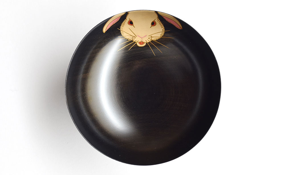山中漆器 干支 蒔絵盃 干支盃 卯 黒摺 うさぎ 酒器 盃 蒔絵 漆器 父の日 母の日 敬老の日 ギフト 伝統工芸 工芸品 国産 日本製 復興 震災 コロナ 能登半島地震復興支援 北陸新幹線 F6P-0426