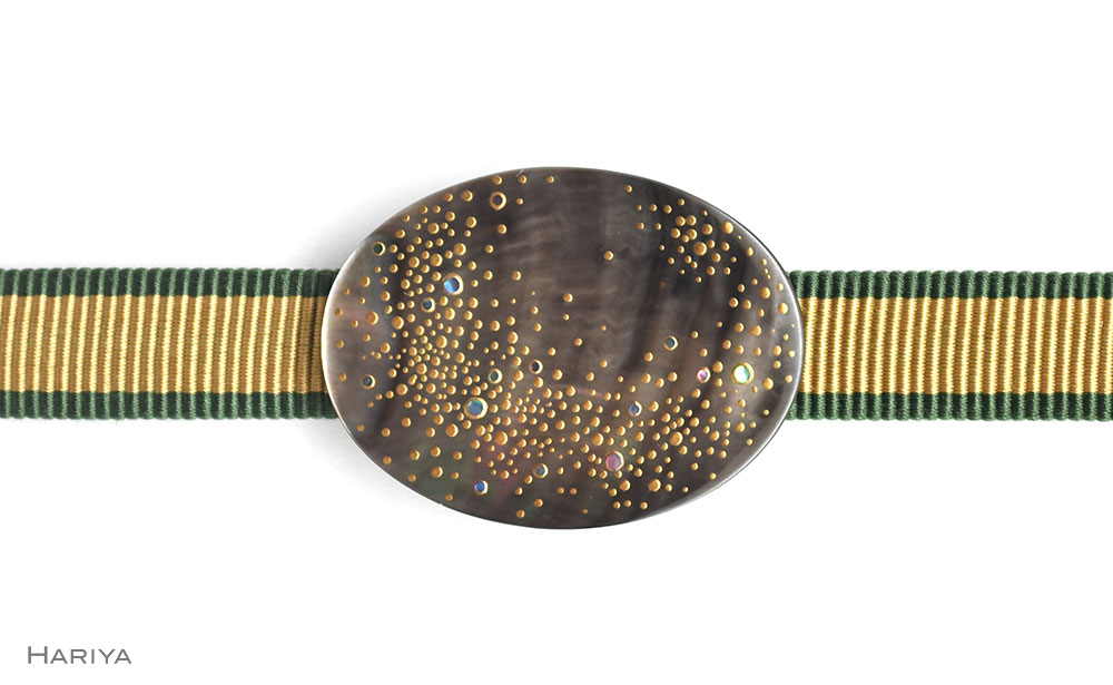 天の川蒔絵 黒蝶貝帯留 小 天の川 星 黒蝶貝 漆塗り 漆 蒔絵 帯留 帯留め  アクセサリー 和装 着物 和服 ギフト 伝統工芸 工芸品 国産 日本製 うるしアート 復興 震災 コロナ 能登半島地震復興支援 北陸新幹線 F6P-0755