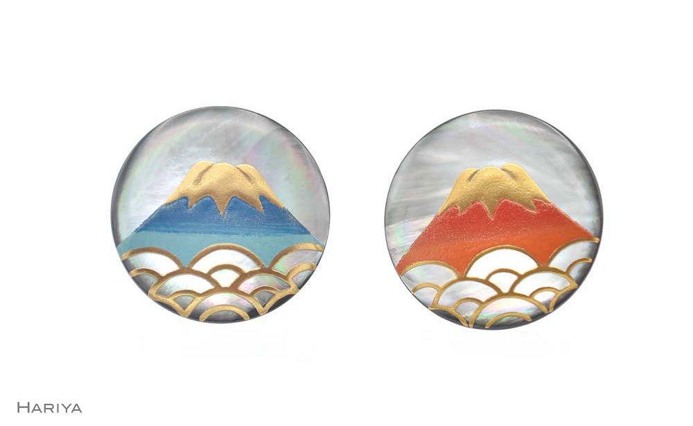 富士山蒔絵 黒蝶貝ブローチ 青 蒔絵 漆 黒蝶貝 富士山 うるしアート ハンドメイド ブローチ アクセサリー ギフト 伝統工芸 工芸品 国産 日本製 復興 震災 コロナ 能登半島地震復興支援 北陸新幹線 F6P-1155