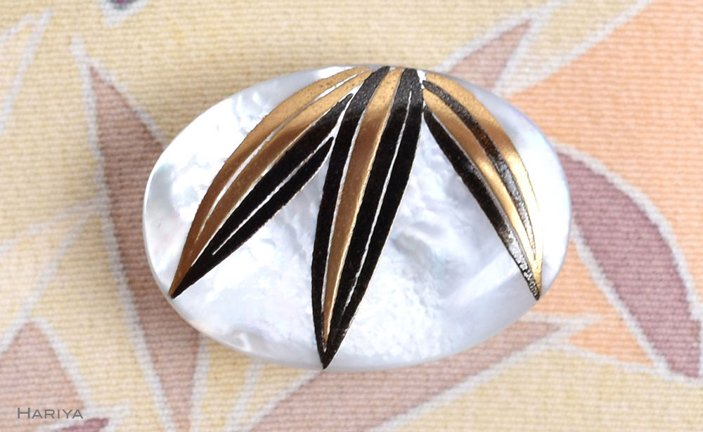 竹蒔絵 白蝶貝帯留め 竹 植物 白蝶貝 漆塗り 漆 蒔絵 帯留 帯留め  アクセサリー 和装 着物 和服 ギフト 伝統工芸 工芸品 国産 日本製 うるしアート 復興 震災 コロナ 能登半島地震復興支援 北陸新幹線 F6P-1224