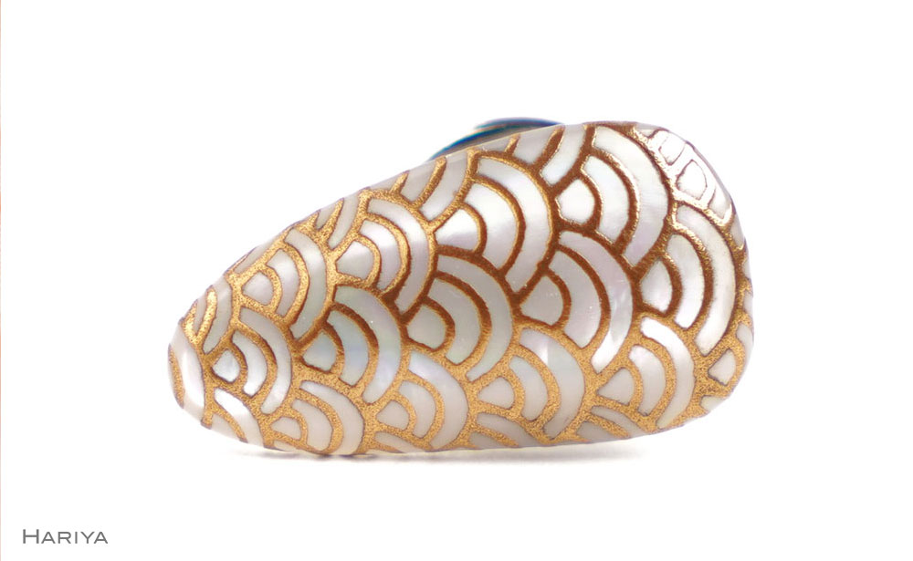 青海波蒔絵 白蝶貝ピンブローチ 型 桐箱付き 蒔絵 漆 白蝶貝 青海波 ハンドメイド ピンブローチ アクセサリー ギフト 伝統工芸 工芸品 国産 日本製 復興 震災 コロナ 能登半島地震復興支援 北陸新幹線 F6P-1553