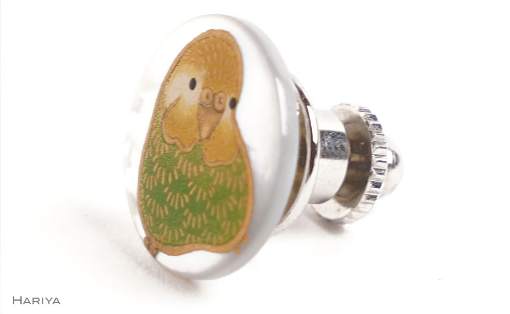 セキセイインコ蒔絵 ピンブローチ 緑 桐箱付き 蒔絵 漆 蝶貝 セキセイインコ インコ ハンドメイド アクセサリー ギフト 伝統工芸 工芸品 国産 日本製 復興 震災 コロナ 能登半島地震復興支援 北陸新幹線 F6P-2090