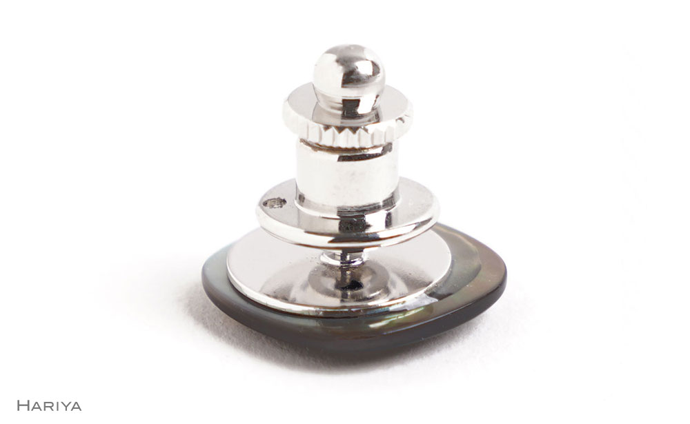 ひよこ蒔絵 黒蝶貝ピンブローチ 桐箱付き 蒔絵 漆 黒蝶貝 ひよこ ヒヨコ ハンドメイド ピンブローチ アクセサリー ギフト 伝統工芸 工芸品 国産 日本製 復興 震災 コロナ 能登半島地震復興支援 北陸新幹線 F6P-1562