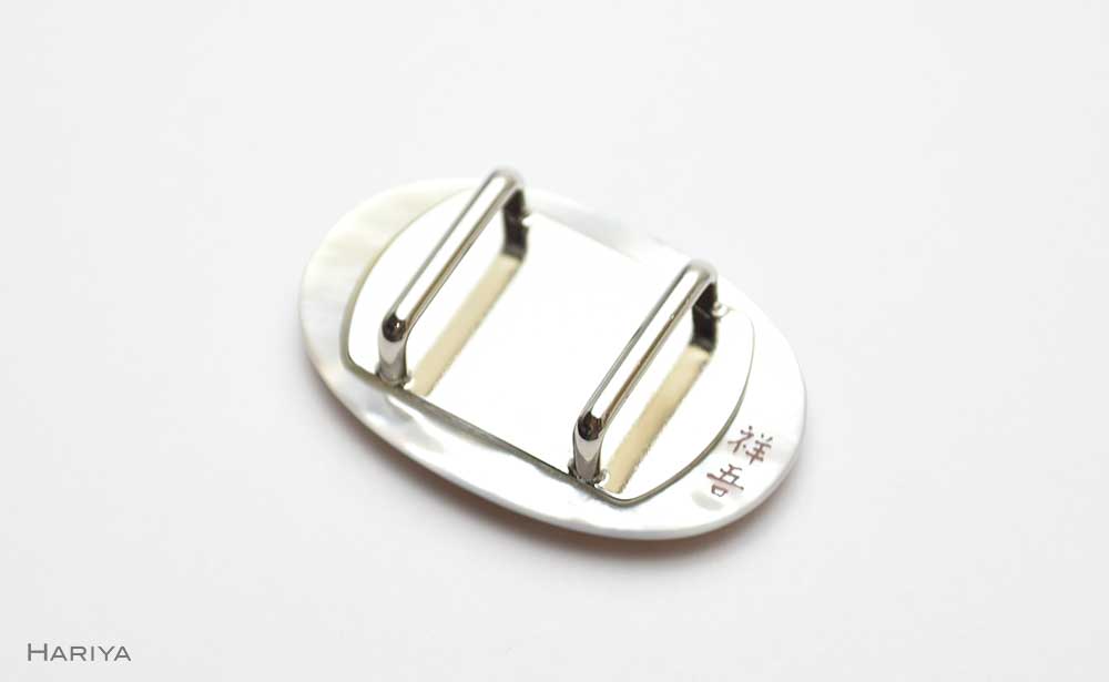 柳蒔絵 白蝶貝帯留 柳 白蝶貝 漆塗り 漆 蒔絵 帯留 帯留め ハンドメイド アクセサリー 和装 着物 和服 ギフト 伝統工芸 工芸品 国産 日本製 うるしアート 復興 震災 コロナ 能登半島地震復興支援 北陸新幹線 F6P-0333