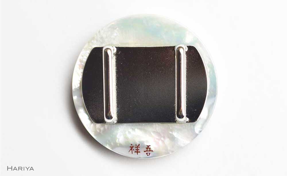 二兎蒔絵 白蝶貝帯留 二兎 うさぎ 兎 白蝶貝 漆塗り 漆 蒔絵 帯留 帯留め  アクセサリー 和装 着物 和服 ギフト 伝統工芸 工芸品 国産 日本製 うるしアート 復興 震災 コロナ 能登半島地震復興支援 北陸新幹線 F6P-0334