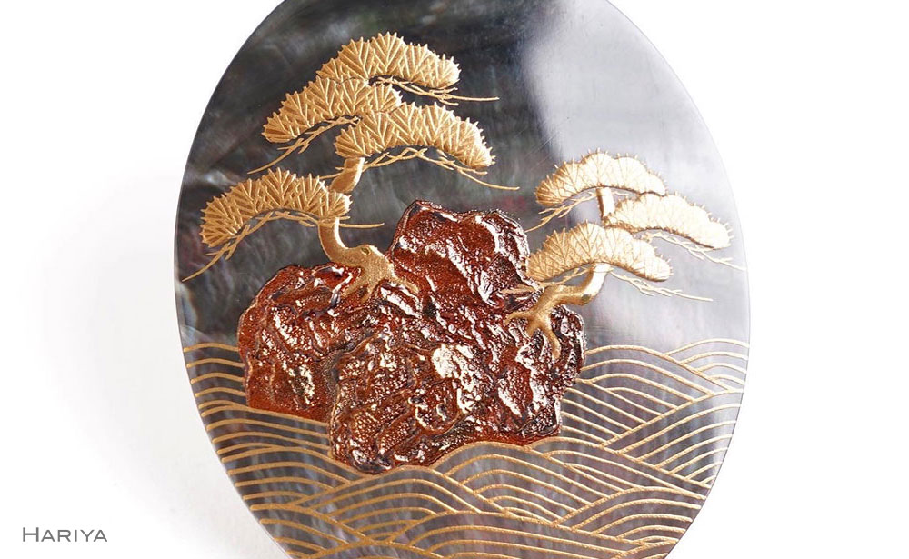 松島蒔絵 黒蝶貝ブローチ 蒔絵 漆 黒蝶貝 松島 うるしアート ハンドメイド ブローチ アクセサリー ギフト 伝統工芸 工芸品 国産 日本製 復興 震災 コロナ 能登半島地震復興支援 北陸新幹線 F6P-1501