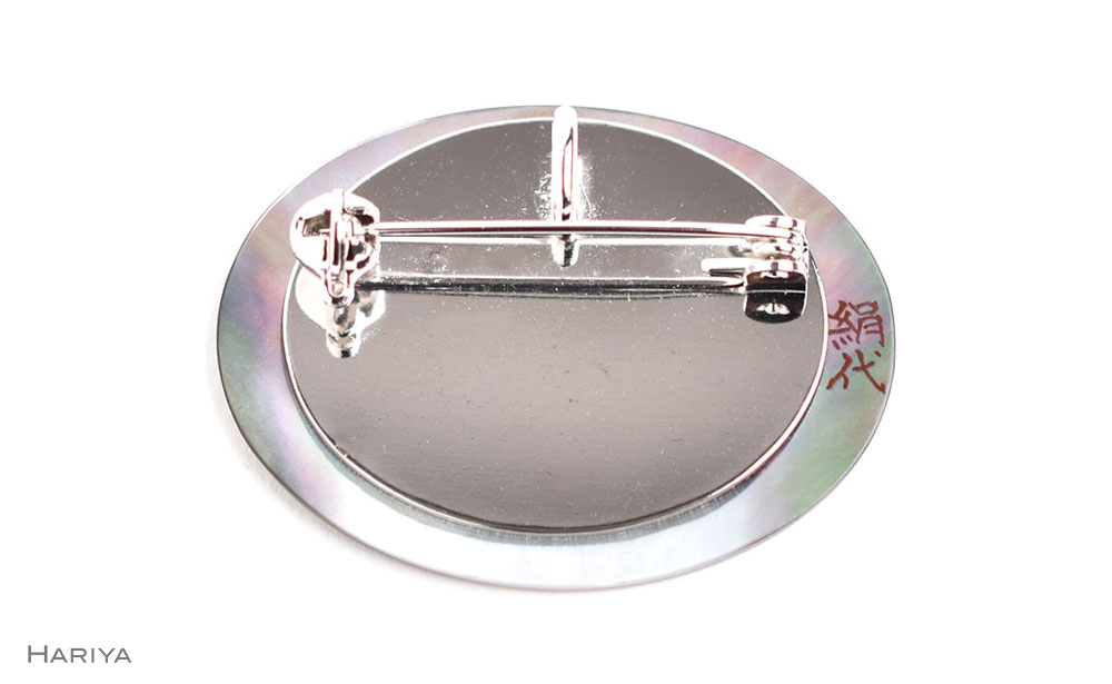 柳蒔絵 黒蝶貝ブローチ 縦30mm×横40mm 桐箱付き 蒔絵 漆 黒蝶貝 柳 うるしアート  ブローチ アクセサリー ギフト 伝統工芸 工芸品 国産 日本製 復興 震災 コロナ 能登半島地震復興支援 北陸新幹線 F6P-1512