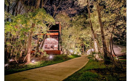 中津川グランピング 森の空【デラックスルーム1名宿泊券】6Mドームテント／2階建 F4N-0474