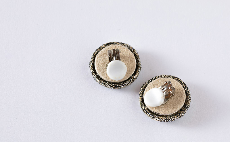 イヤリング 希少素材 アバカ織のイヤリング ゴールド アクセサリー ファッション 天然繊維 アバカ 金糸 シンプル 存在感 光沢 袋井市 静岡県