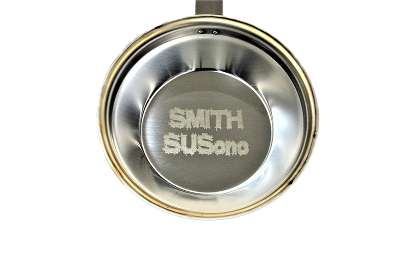 自動車用マフラーの部品がお皿に変身!? 食器と同じステンレス製プレート【PLATE （SUS）持ち手付き（SMITH SUSono LOGO）】キャンプ バーベキュー ソロキャンプ レジャー ステンレス プレート 取り皿 アウトドア 登山