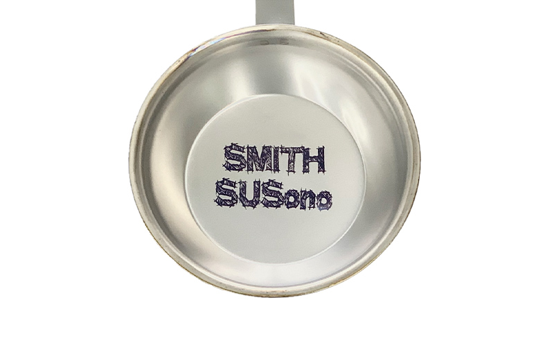 自動車用マフラーの部品がお皿に変身!? 食器と同じチタン製プレート【PLATE （Ti）持ち手付き（SMITH SUSono LOGO）】キャンプ バーベキュー ソロキャンプ レジャー チタン プレート 取り皿 アウトドア 登山