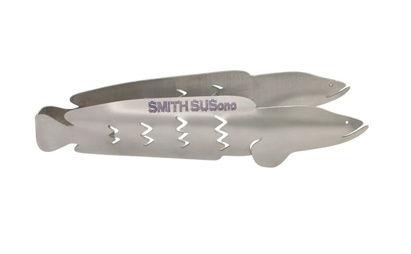 トング 使うたびに愛着が湧く、雷魚がモデルのチタン製トング (200mm)【 TITANIUM Tongs 雷魚 Snakehead L200 】 チタン 衛生的 水洗い 軽量 耐食性 裾野市 静岡県